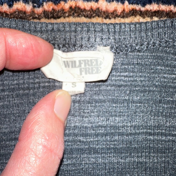 6 Dress XS Bundle: Spring & Summer - Aritzia, Uniqlo, American Eagle, Lisbon - Picture 8 of 10